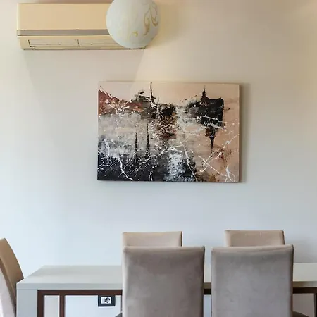 Lights 2br With Balcony By Pikhost Appartement *