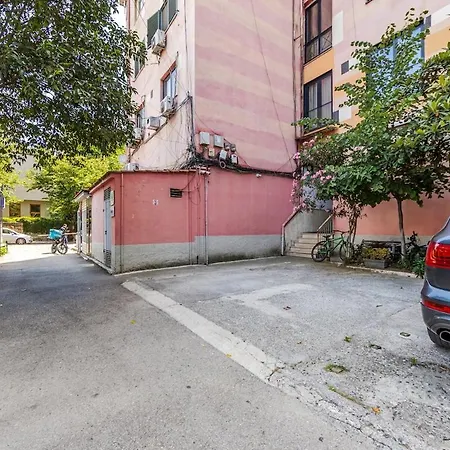 Lights 2br With Balcony By Pikhost Appartement Tirana