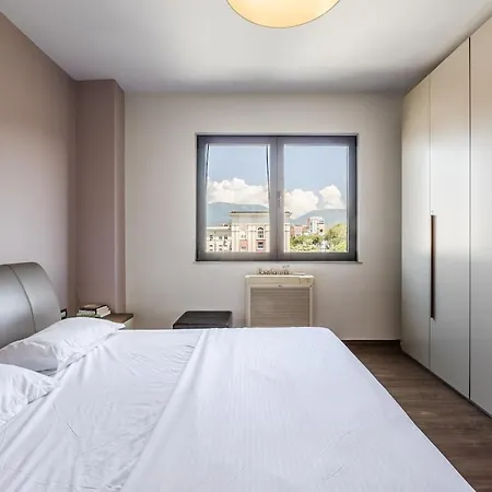 Appartement Lights 2br With Balcony By Pikhost Tirana