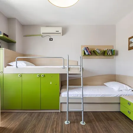 Lights 2br With Balcony By Pikhost
