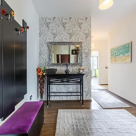 Lights 2br With Balcony By Pikhost Appartement